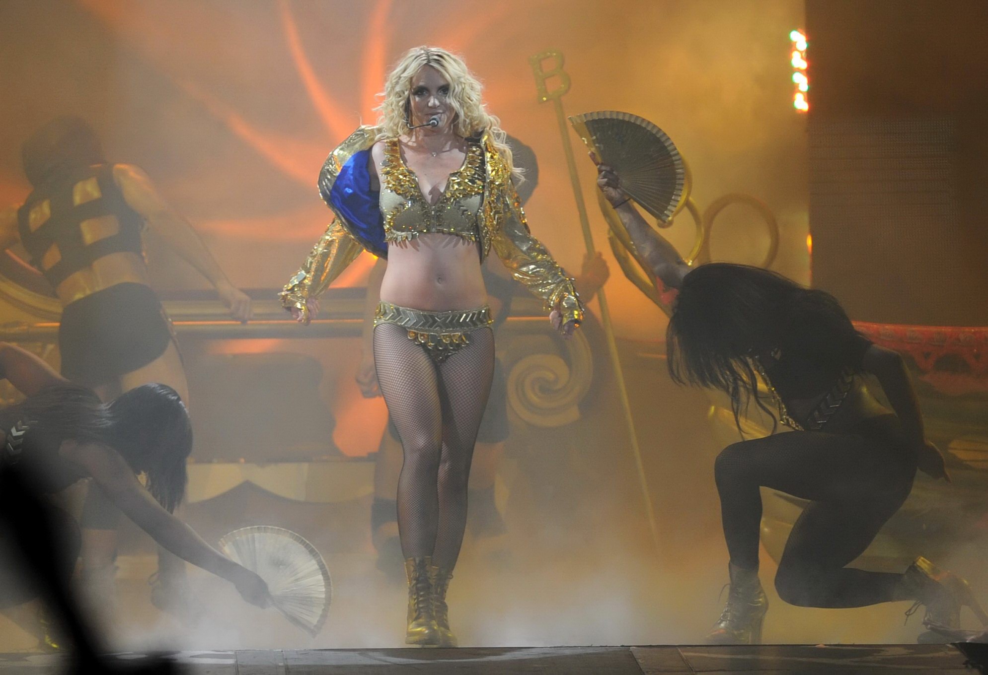 Britney spears mostrando su culo en leotardo mallas en el escenario en jacksonville
 #75294612