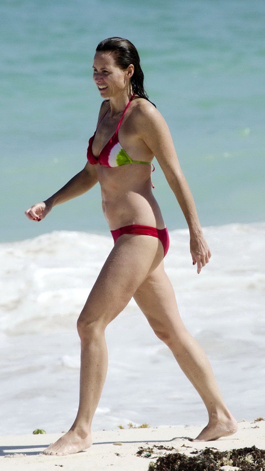 Minnie Driver shows off her ass wearing bikini at the Caribbean beach #75267276