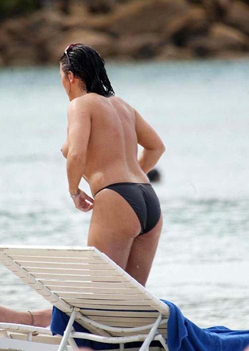 Jessie wallace entblößt riesige Brüste und haarige Muschi in durchgesickerten Fotos
 #75281261