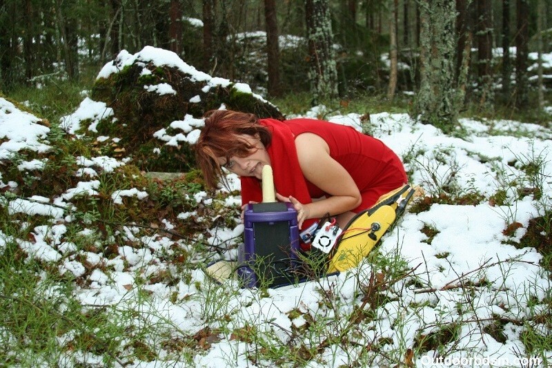 Outdoor-Fickmaschine Aktion im Schnee
 #76357468