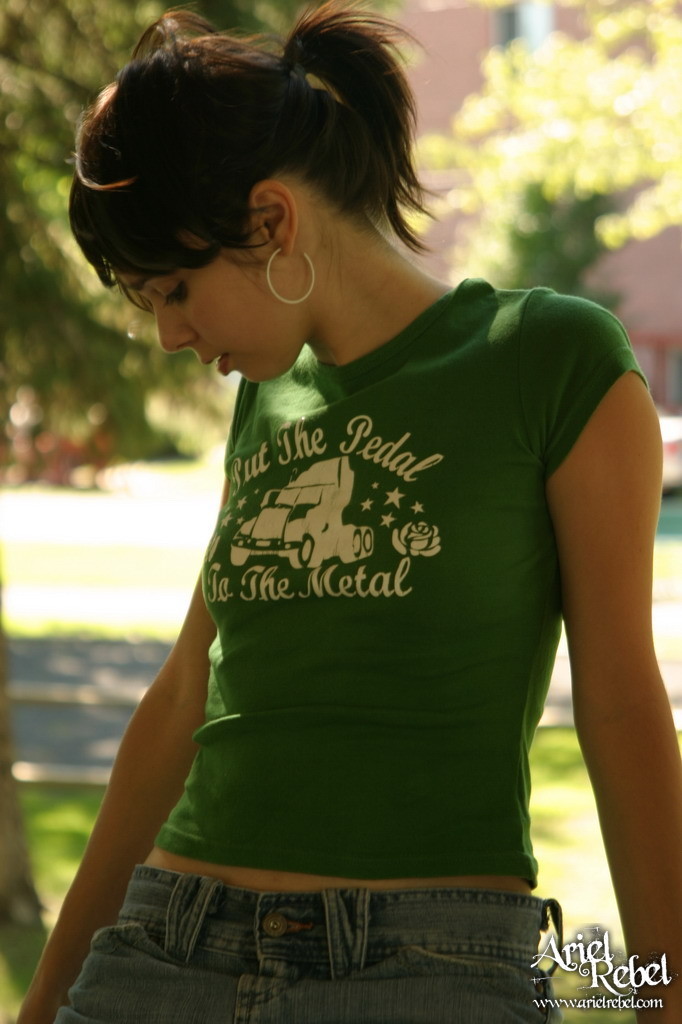 Teen ariel im sexy grün shirt!
 #67613824