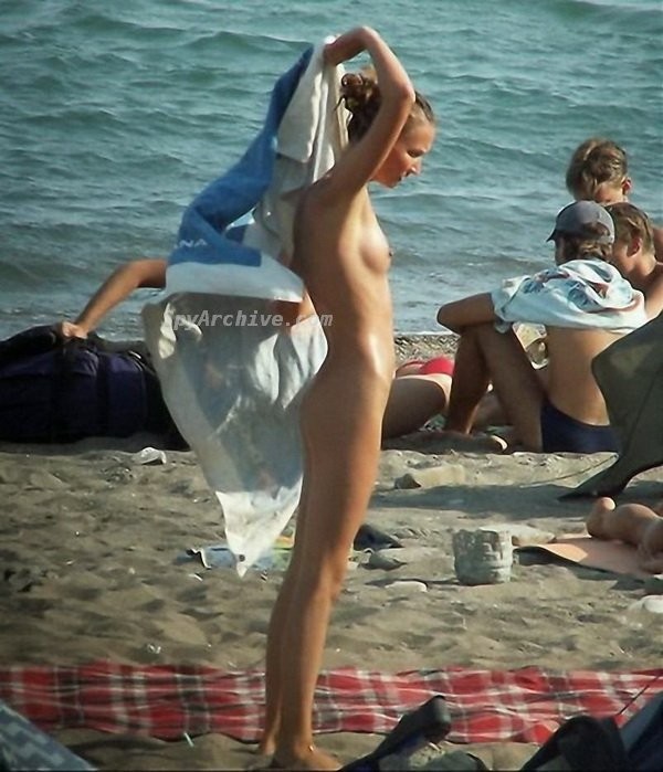 Ragazze amatoriali calde sulla spiaggia
 #67481865