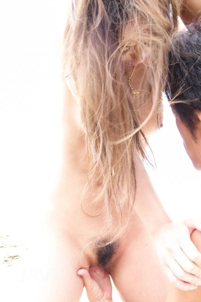 Yui nanase ha la vagina pelosa ditata e bacia il cazzo sulla spiaggia
 #69741127