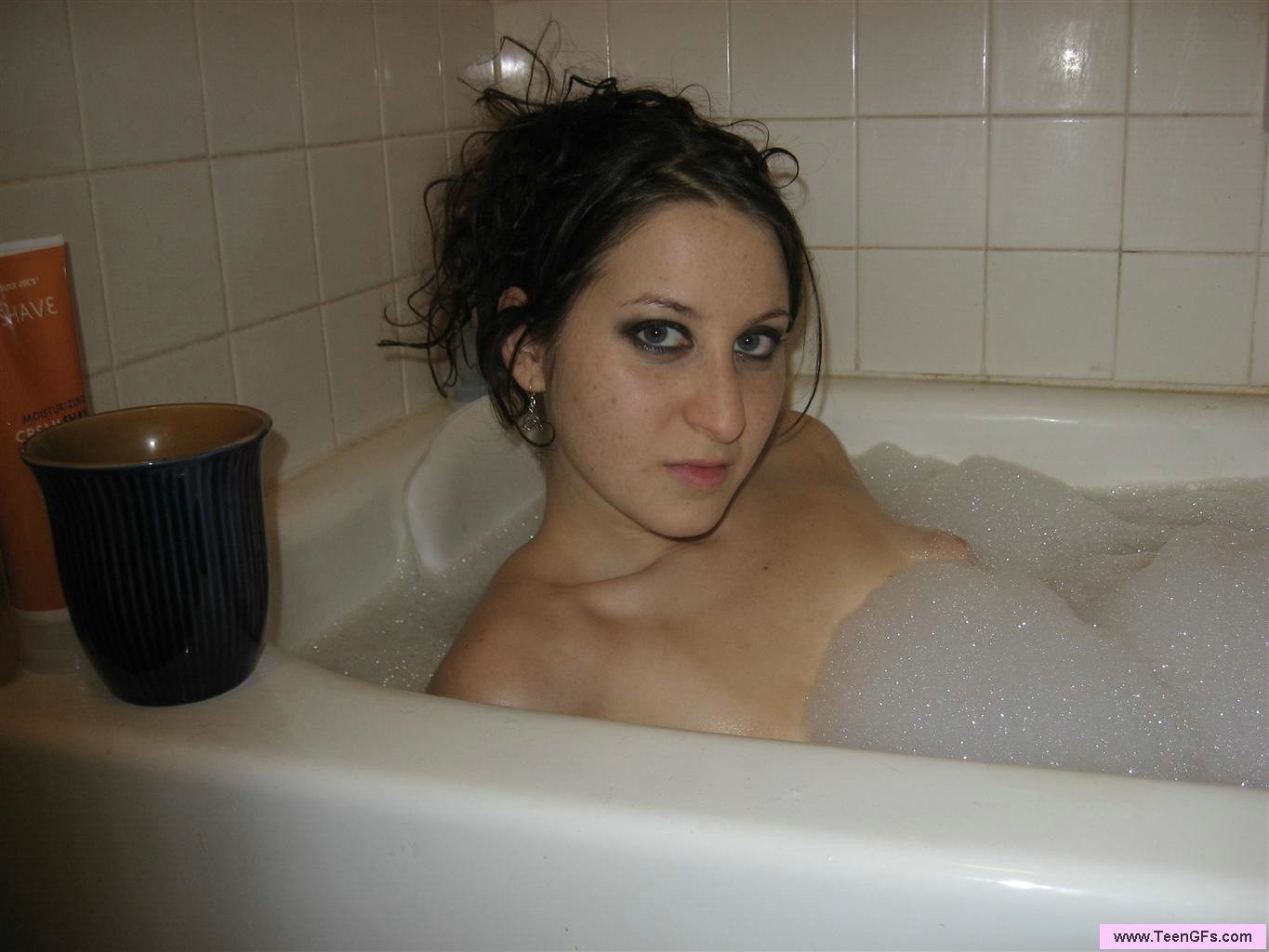 Amateur brunette teen penetrating herself in the bathtub #76275828