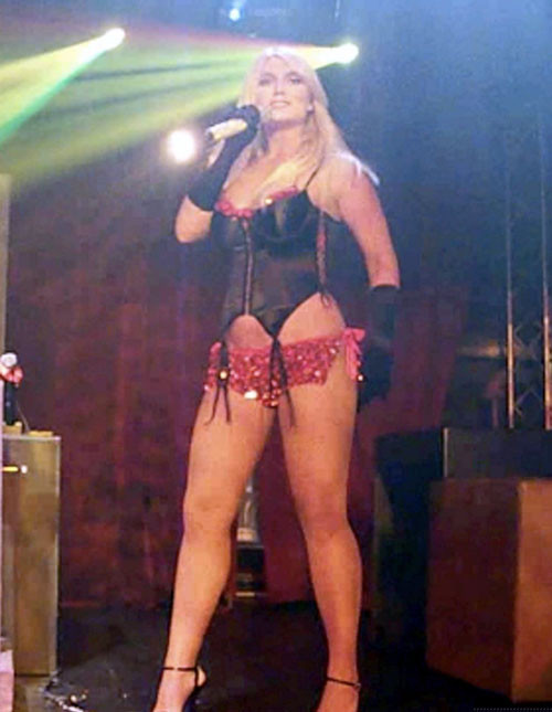 Brooke hogan in abito puttana sul palco e foto upskirt
 #75417074