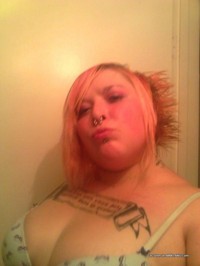 Bbw escena chick con tatuajes y el pelo rosa
 #67638508