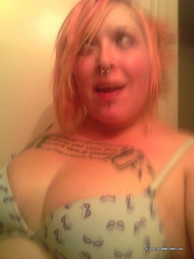 Bbw escena chick con tatuajes y el pelo rosa
 #67638534