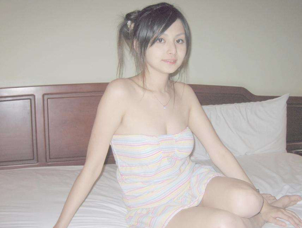 Pulcini amatoriali asiatici nudi
 #69906021