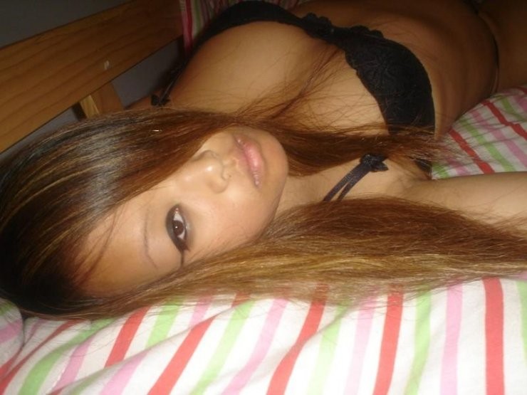 Pictures of a girl next door who loves going topless for her BF #67922921
