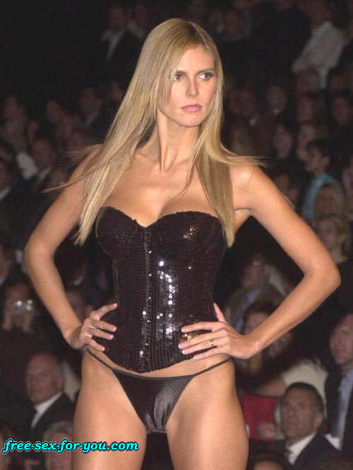 Heidi Klum showing her nice tits and nice cameltoe pictures #75421897