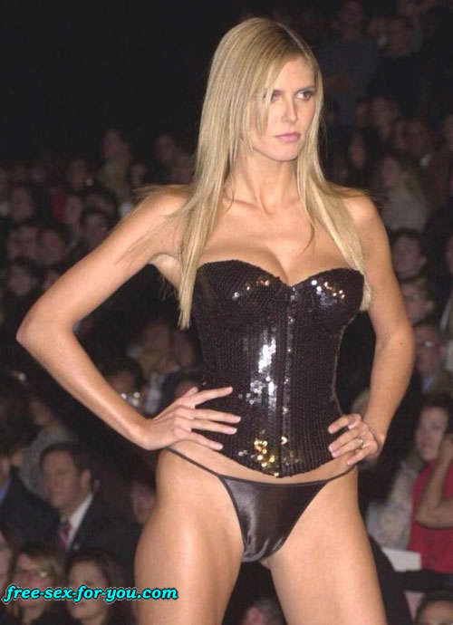 Heidi Klum showing her nice tits and nice cameltoe pictures #75421903