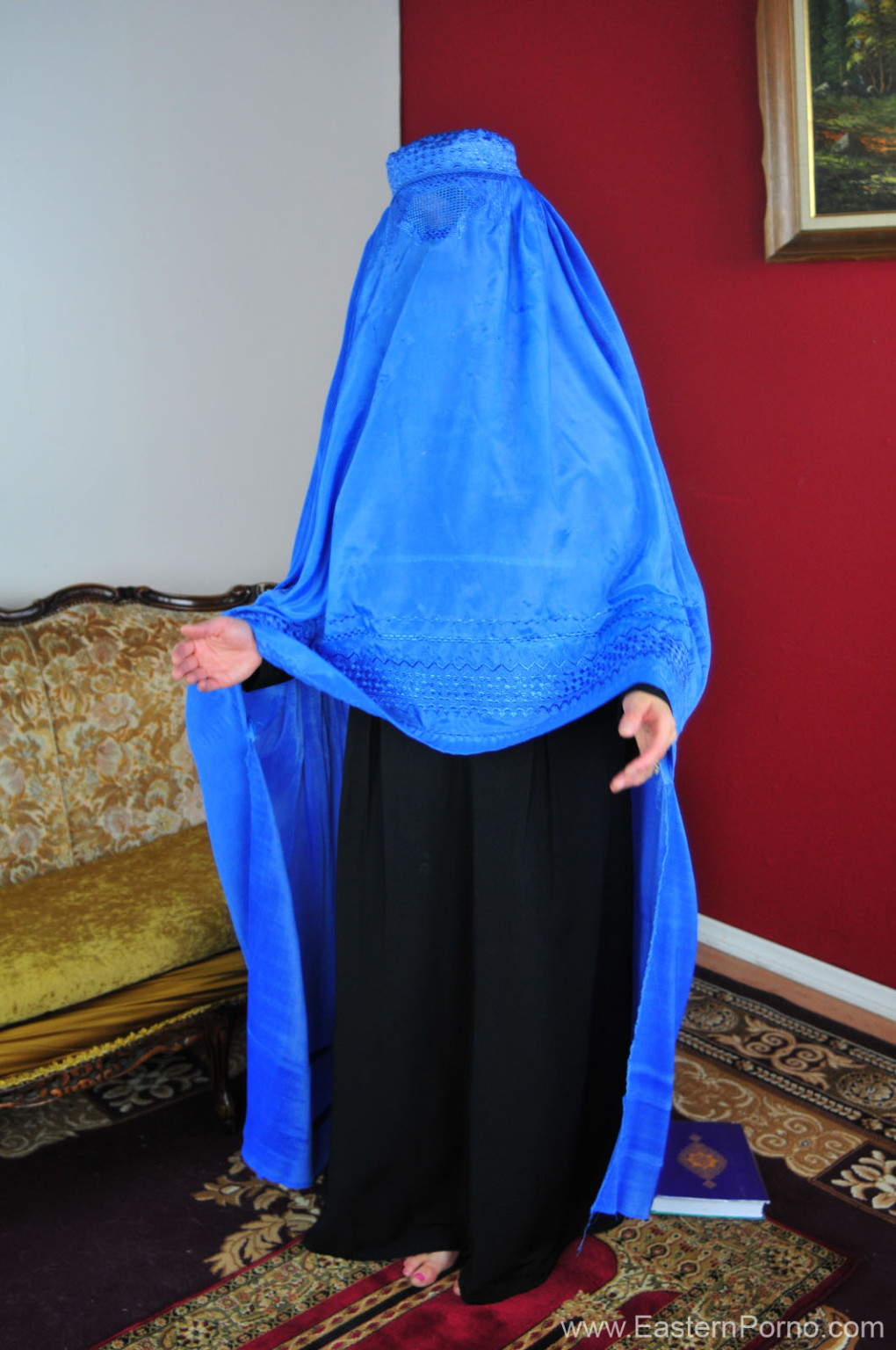 Femme musulmane bien foutue qui fait une pipe
 #69725980