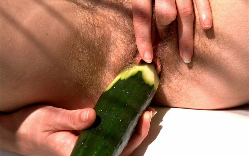 Joven lindo relleno de pepino masivo
 #73272527