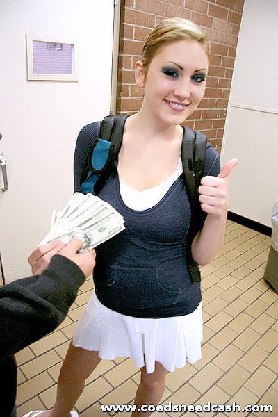 La linda alumna quiere un poco de dinero para que le follen su precioso coño
 #77454380