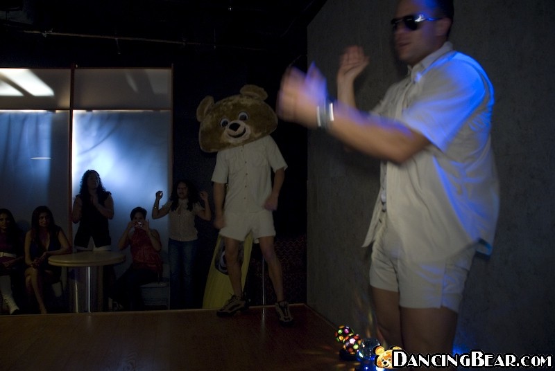 Strippers cachondos con pollas grandes follando con chicas en una fiesta
 #71552707