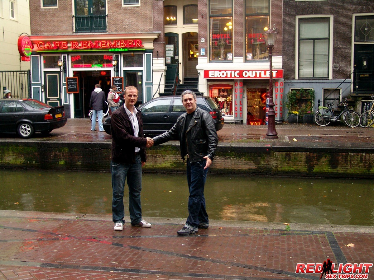 Echte Amsterdamer Nutte hart von geilem Touristen gefickt
 #68827667