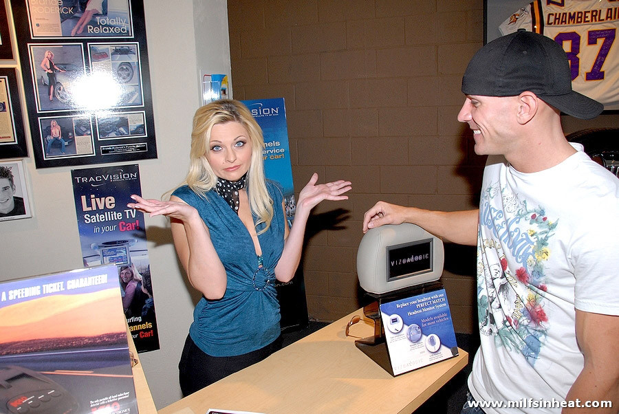 Una sexy milf inglesa es follada a lo perrito
 #74354050