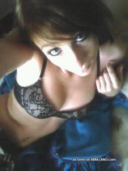 Autofoto amateur de novias desnudas
 #79416720