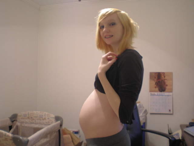 Heiße schwangere Freundinnen posieren
 #71547782
