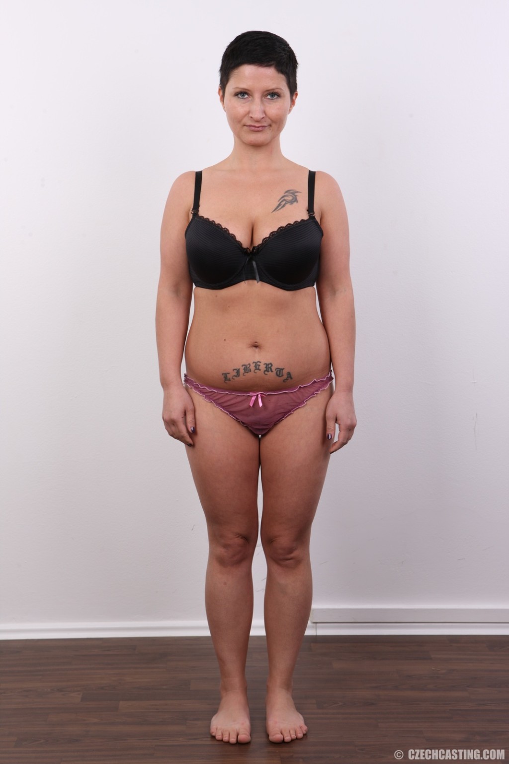 Sandra, eine vollbusige Milf, kam zu uns, weil sie sich sichern will
 #67916911