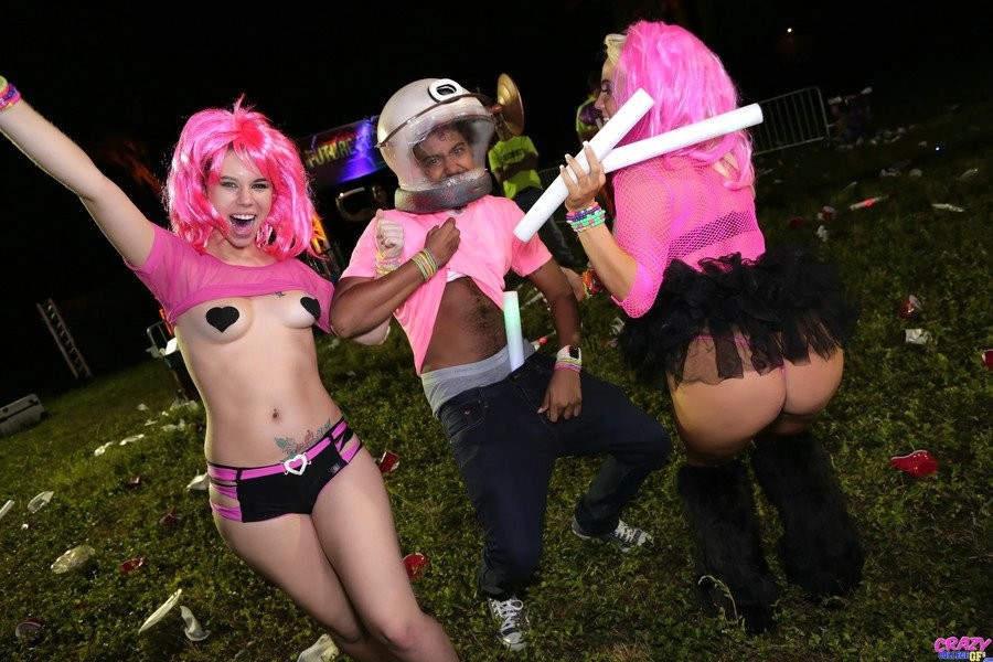 Verrückte College Gfs ficken auf Halloween Sex Party
 #75700202