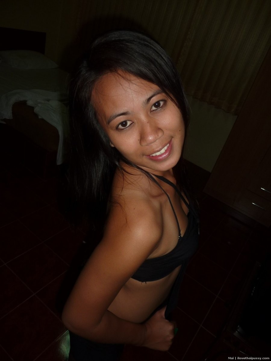 Des prostituées thaïlandaises excitées sucent et baisent un touriste sexuel pour de l'argent, salopes asiatiques
 #68304744