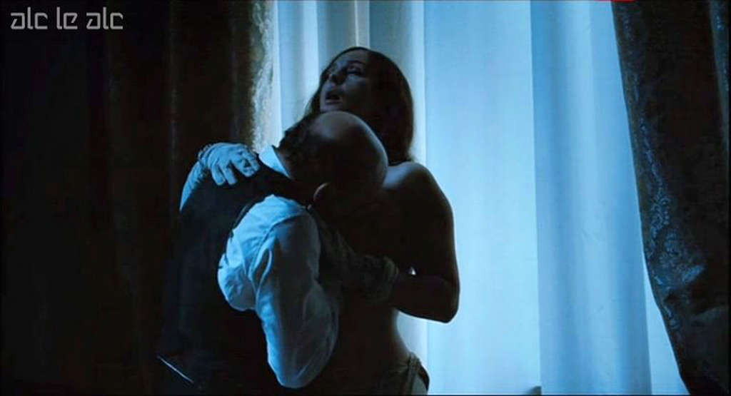 Monica Bellucci rivelando le sue enormi tette e fare sesso nel film
 #75342768
