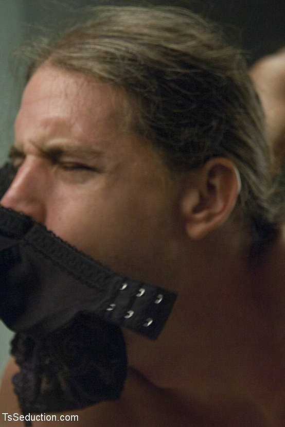 Yasmin lee ts in schwarz strümpfe strips und arsch fucks naughty kip johnson
 #68751865