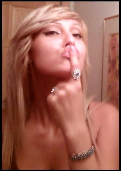 ホットプロムクイーンの自画像
 #68343163