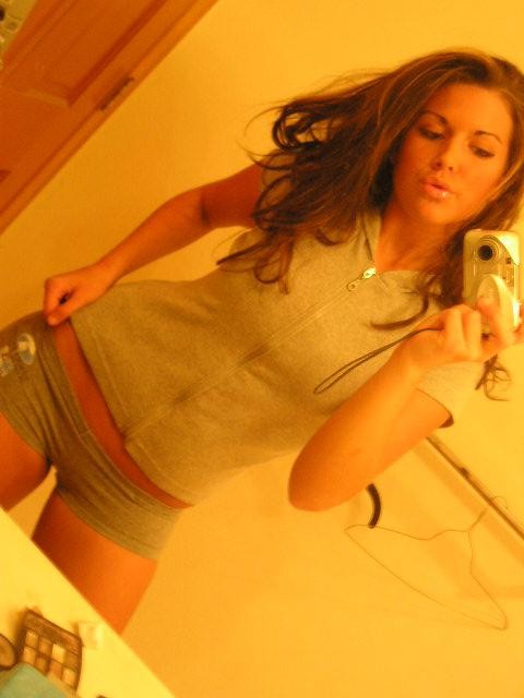 ホットプロムクイーンの自画像
 #68343176