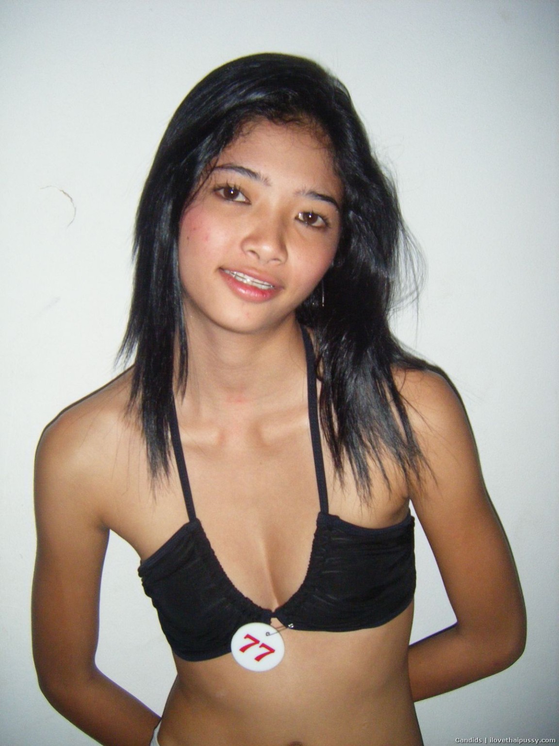 Jeune asiatique chaude, prostituée de rue, exposant son petit cul thaïlandais.
 #67671554