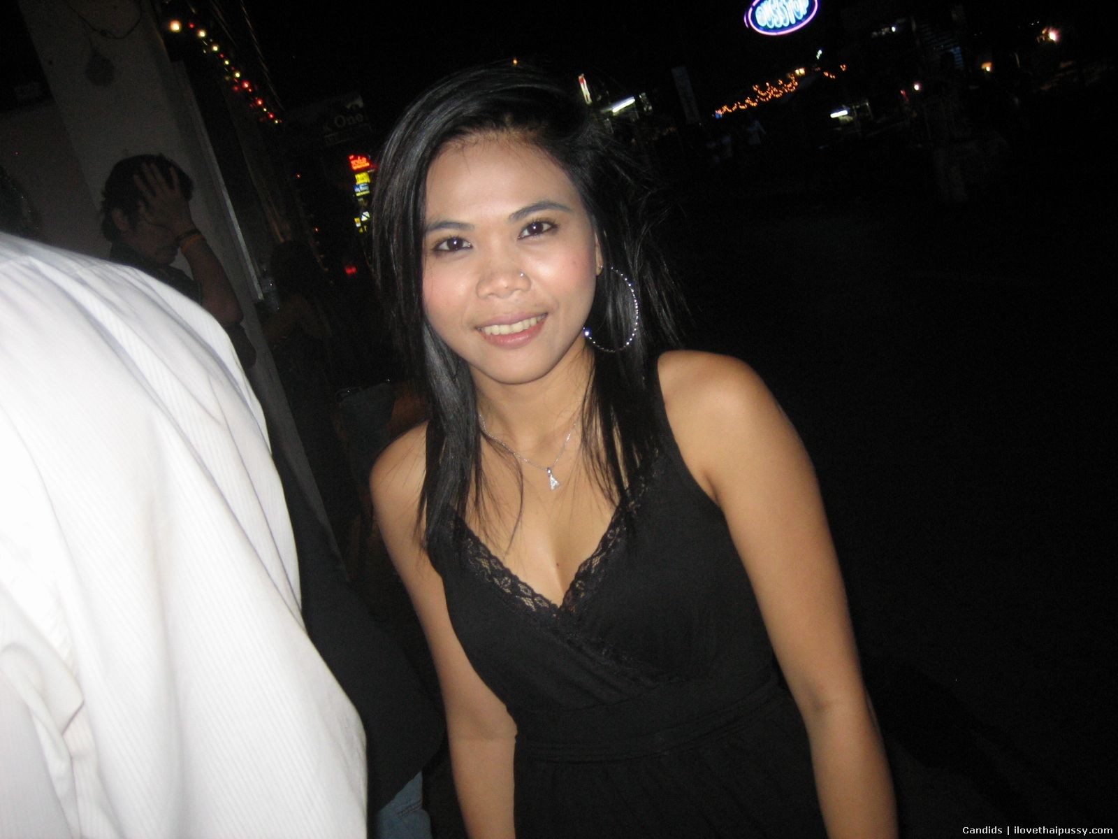 Jeune asiatique chaude, prostituée de rue, exposant son petit cul thaïlandais.
 #67671612