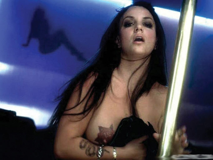 Britney Spears beim Auftritt und zeigt nackte Brüste
 #75393408