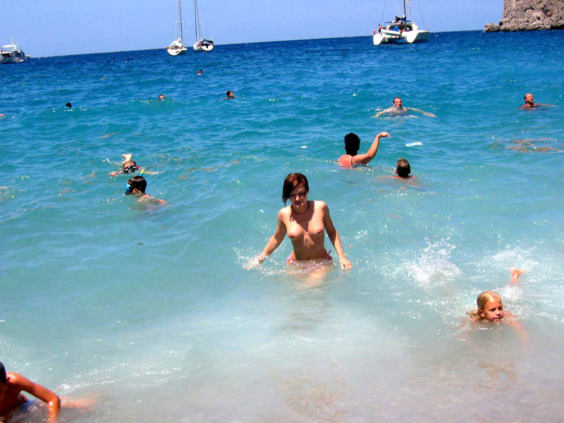 Amateur novia desnuda en la playa hollidays fotos
 #77703694
