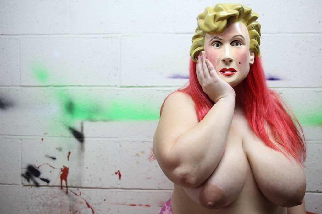 Kinky sexy girls posando en máscaras
 #73219853