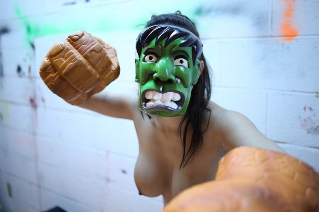 Kinky sexy girls posando en máscaras
 #73219869