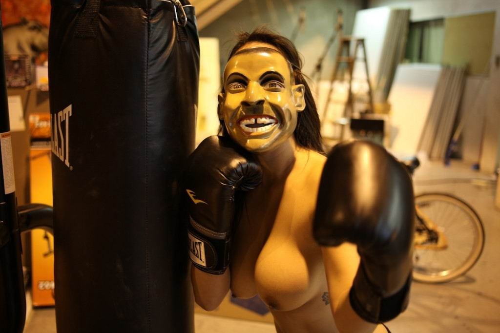 Kinky sexy girls posando en máscaras
 #73219876