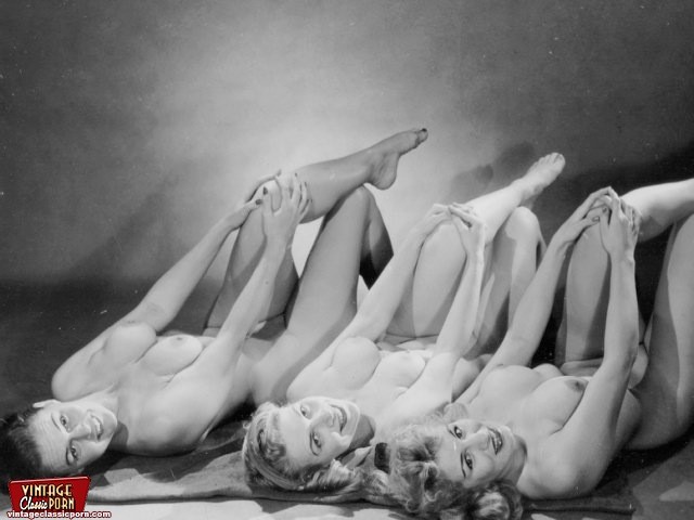 Some fifties pinups showing their perfect natural bodies #78478004