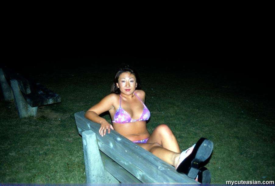 Mi esposa asiática tetona y cachonda posando desnuda al aire libre
 #69996395