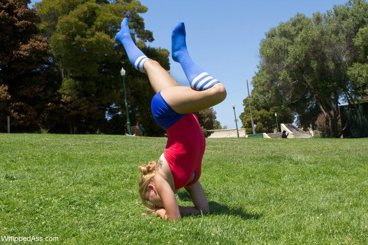 Una linda gimnasta es atada y follada por una entrenadora lesbiana
 #68817813