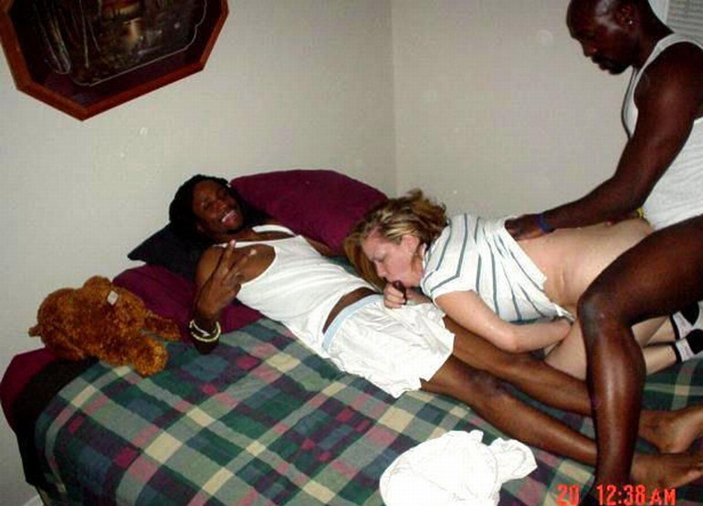 White wife getting penetrated in MMF interracial threesome #71689173