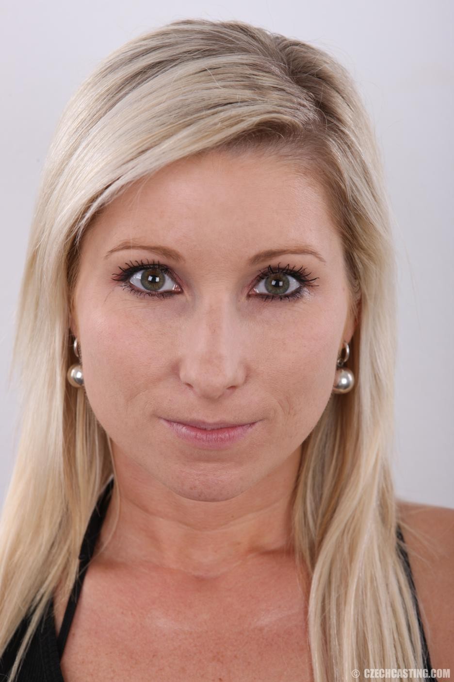 美しいアマチュアのミルクのポーズ
 #67438658