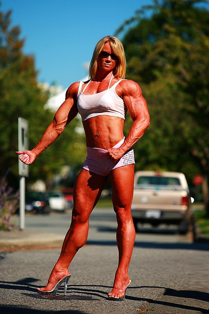 Massive ripped muscular woman posing outdoors #71543872