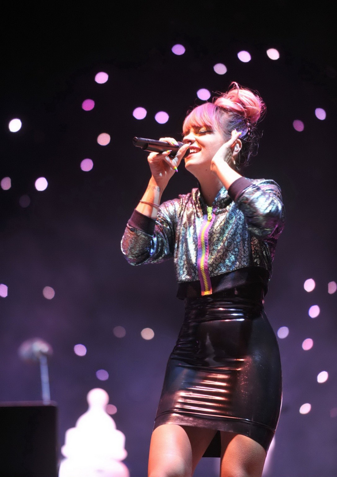 Lily Allen upskirt zeigt ihre Muschi während der Hurricane Festival in Deutschland
 #75192402
