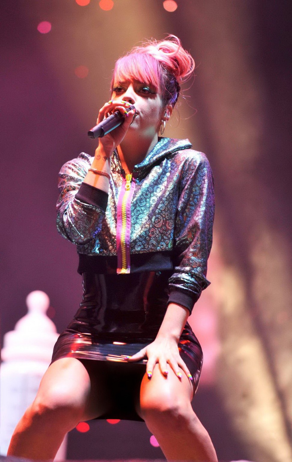 Lily Allen upskirt showing her pussy during the Hurricane Festival in Germany #75192416