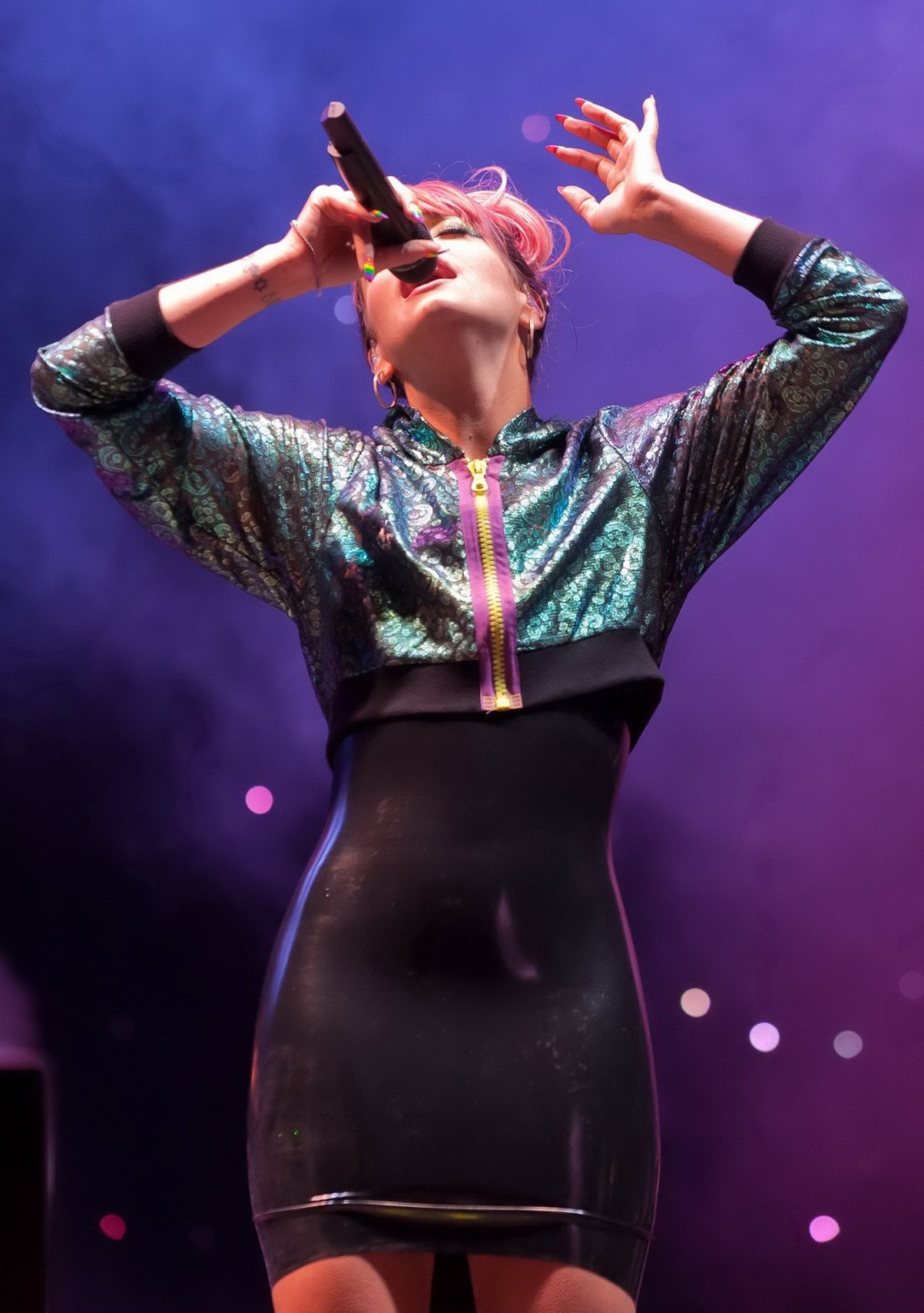 Lily Allen upskirt showing her pussy during the Hurricane Festival in Germany #75192440