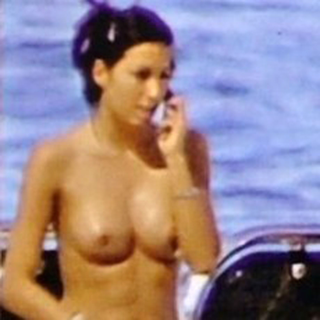 Elisabetta gregoraci genießt am Strand und zeigt ihren sexy Körper im Bikini
 #75373941