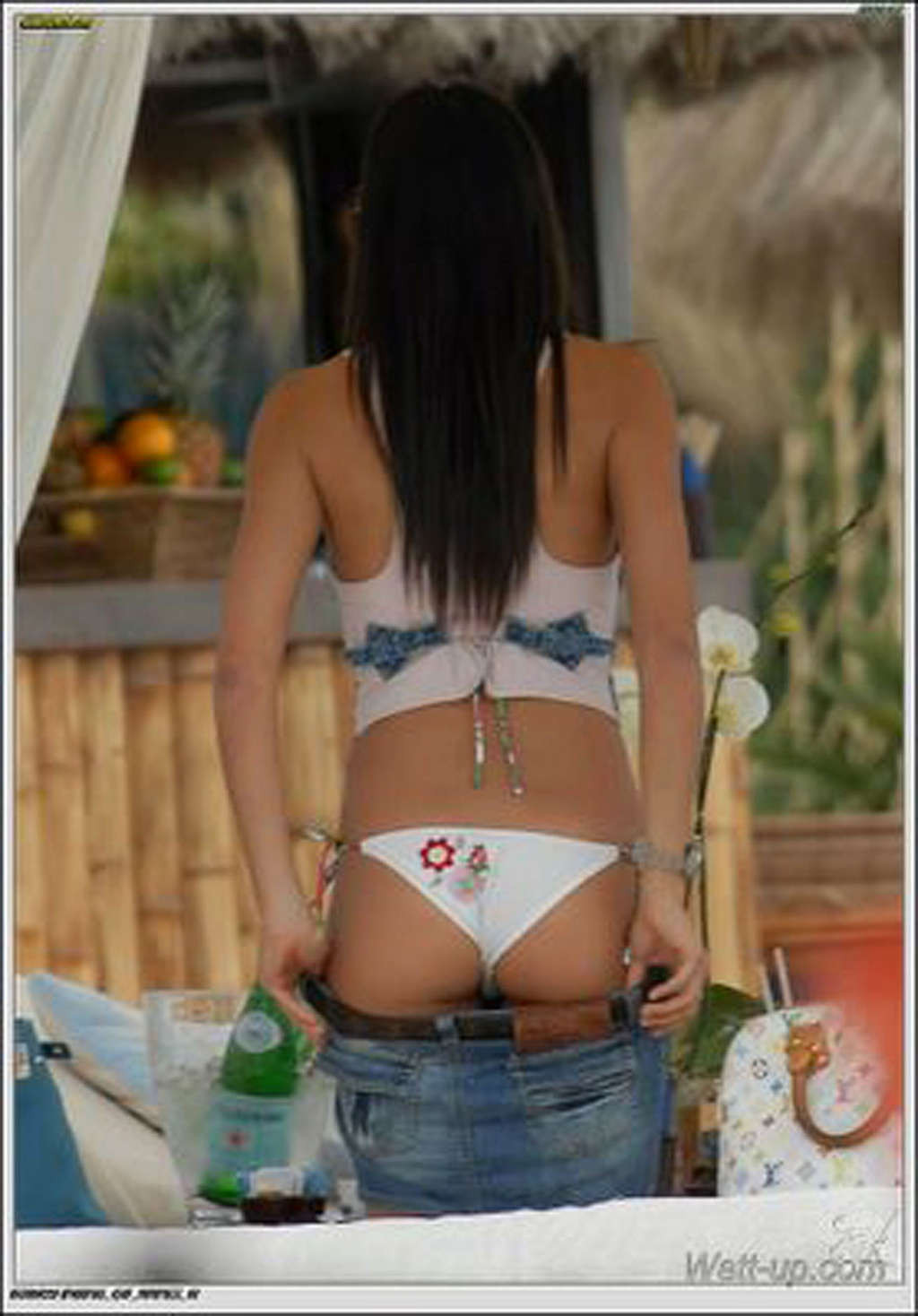 Elisabetta Gregoraci enjoying on beach and showing her sexy body in bikini #75373956