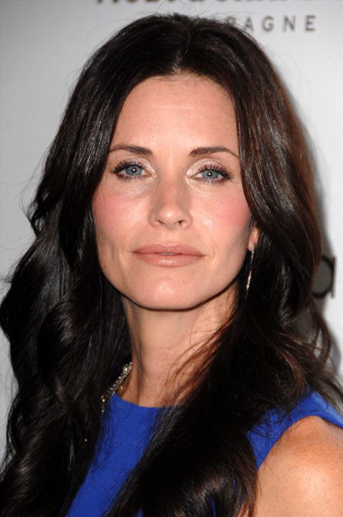 Courteney cox che mostra le sue belle piccole tette in acqua
 #75411805