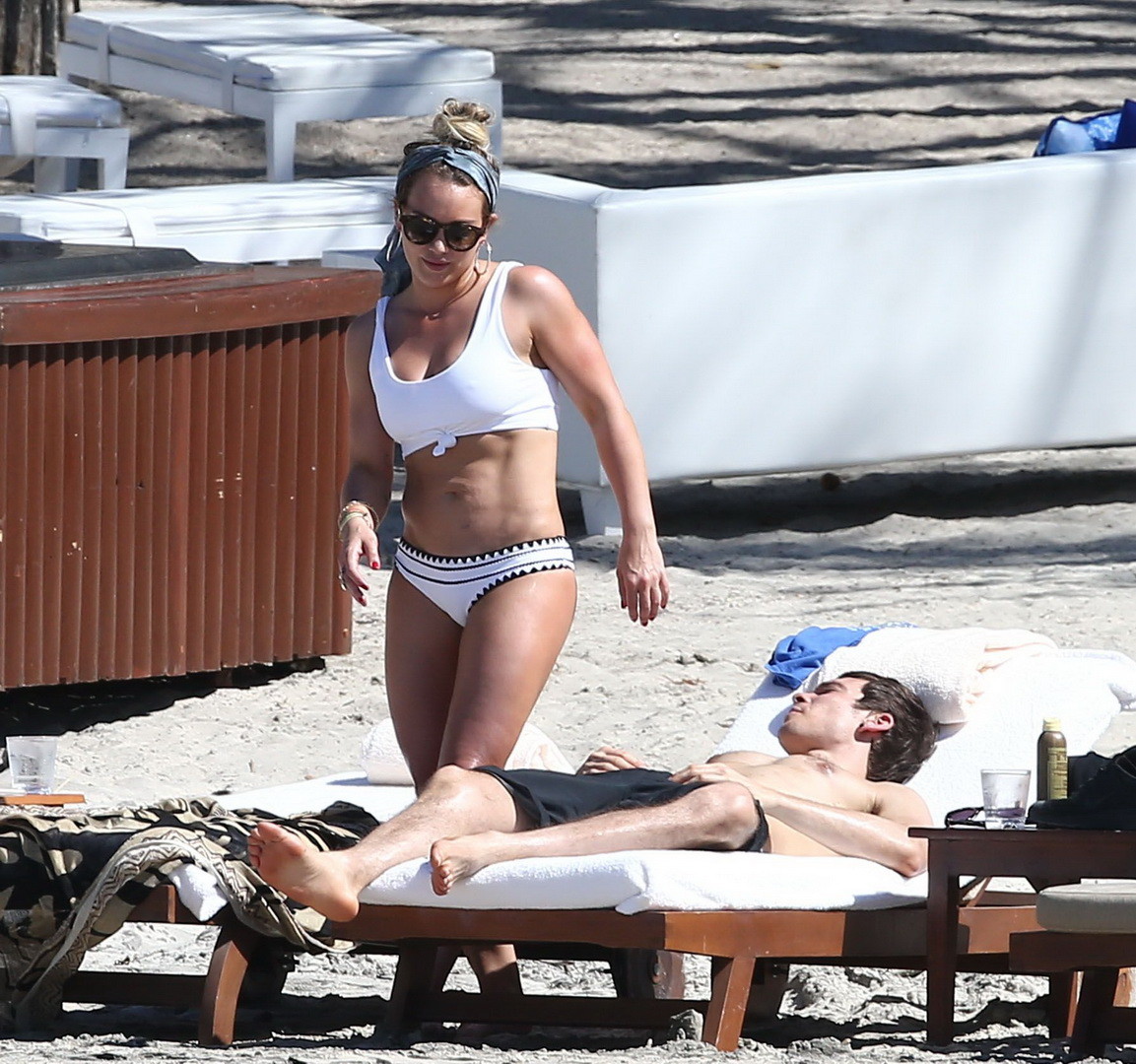 Hilary Duff tanning her round bikini butt #75139624